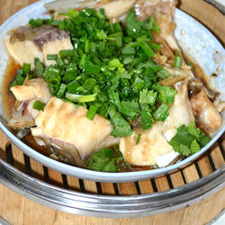 黄豆酱蒸鱼腩的做法[图]