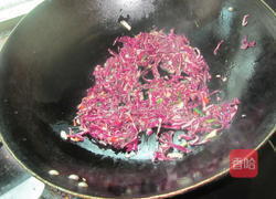 蒜香甘蓝菜丝的做法图解6