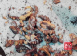 盐焗桃仁的做法图解4