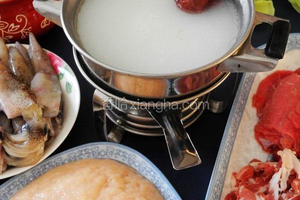 肉滑奶汤火锅