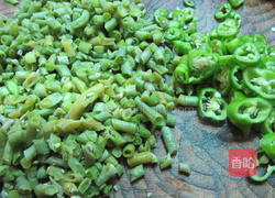 咸豆角炒米虾的做法图解2