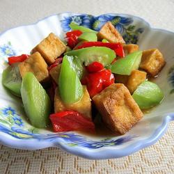 丝瓜炒豆腐泡的做法[图]