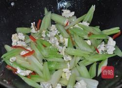 鲜核桃炒西芹的做法图解6