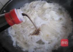 牛肉海鲜菇汤面的做法图解3