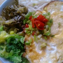 酸菜煎蛋面的做法[图]