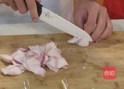 包菜炒五花肉的做法图解2