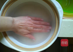 广味香肠煲仔饭的做法图解2