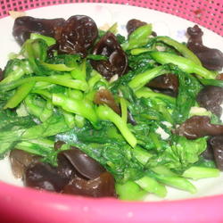 黑木耳炒鸡毛菜的做法[图]