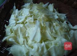 手撕包菜炒肉片的做法图解2