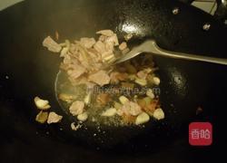 手撕包菜炒肉片的做法图解7