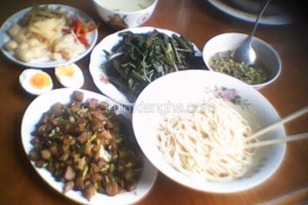 腊肉米豆腐臊子面
