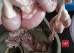 青橄榄炖猪粉肠的做法图解2