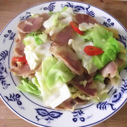 包菜炒香肠的做法[图]