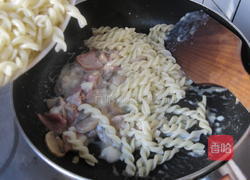 奶油培根意大利面的做法图解18