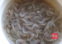 蒜香江虾的做法图解1
