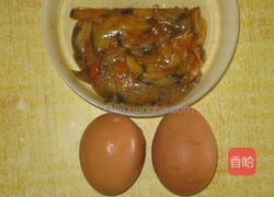 榨菜炒鸡蛋的做法图解1