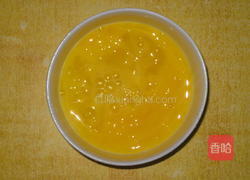 榨菜炒鸡蛋的做法图解2