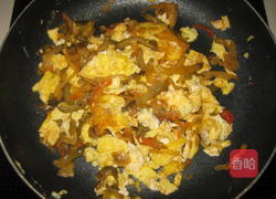 榨菜炒鸡蛋的做法图解7