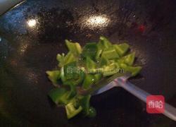 青椒炒鲜鱿鱼的做法图解3