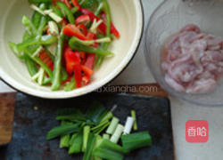 甜椒肉丝的做法图解1
