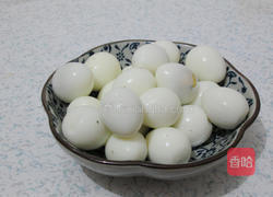 鹌鹑蛋扒桃仁的做法图解3