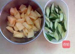 蜜瓜海鲜果仁小炒的做法图解1