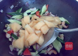 蜜瓜海鲜果仁小炒的做法图解8