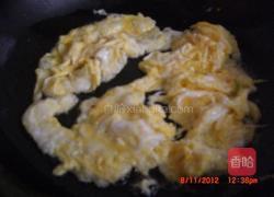 蟹肉炒鸡蛋的做法图解5