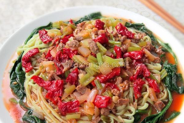辣皮子滚肉菠菜面