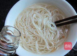 酸菜虾米挂面的做法图解9