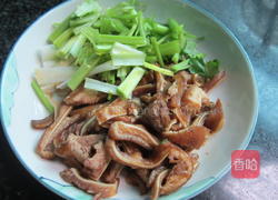 炒猪耳朵的做法图解1