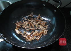 炒猪耳朵的做法图解2