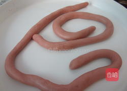 面食香肠卷的做法图解3