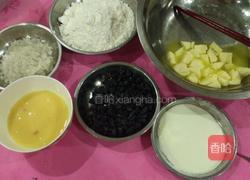 奶香提子饼的做法图解1