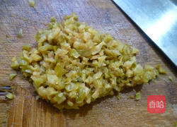 榨菜猪肉馅锅贴的做法图解2