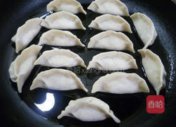 榨菜猪肉馅锅贴的做法图解10