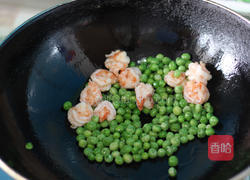 青豆炒虾仁的做法图解8
