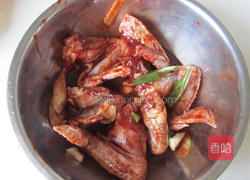 腐乳香烤鸡翅的做法图解3