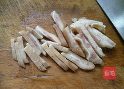 香干梅豆炒猪耳朵的做法图解4