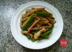 香干梅豆炒猪耳朵的做法图解13