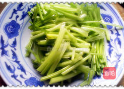 芹菜炒香干的做法图解1