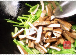 芹菜炒香干的做法图解6