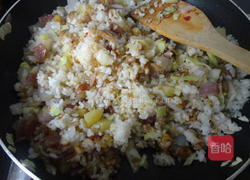 腊肠炒饭的做法图解7