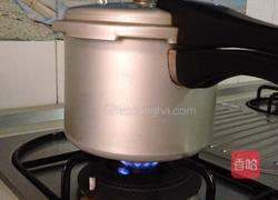 红枣绿豆粥的做法图解2