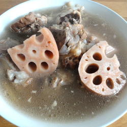 莲藕骨头汤的做法[图]