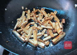 腊肉香干炒莴笋的做法图解5