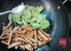 腊肉香干炒莴笋的做法图解6