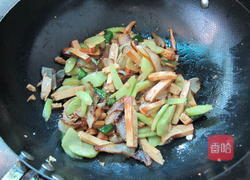 腊肉香干炒莴笋的做法图解8