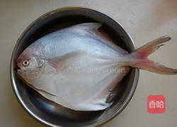 清蒸白鲳鱼的做法图解1