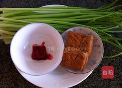 腐乳香芹炒豆干的做法图解1